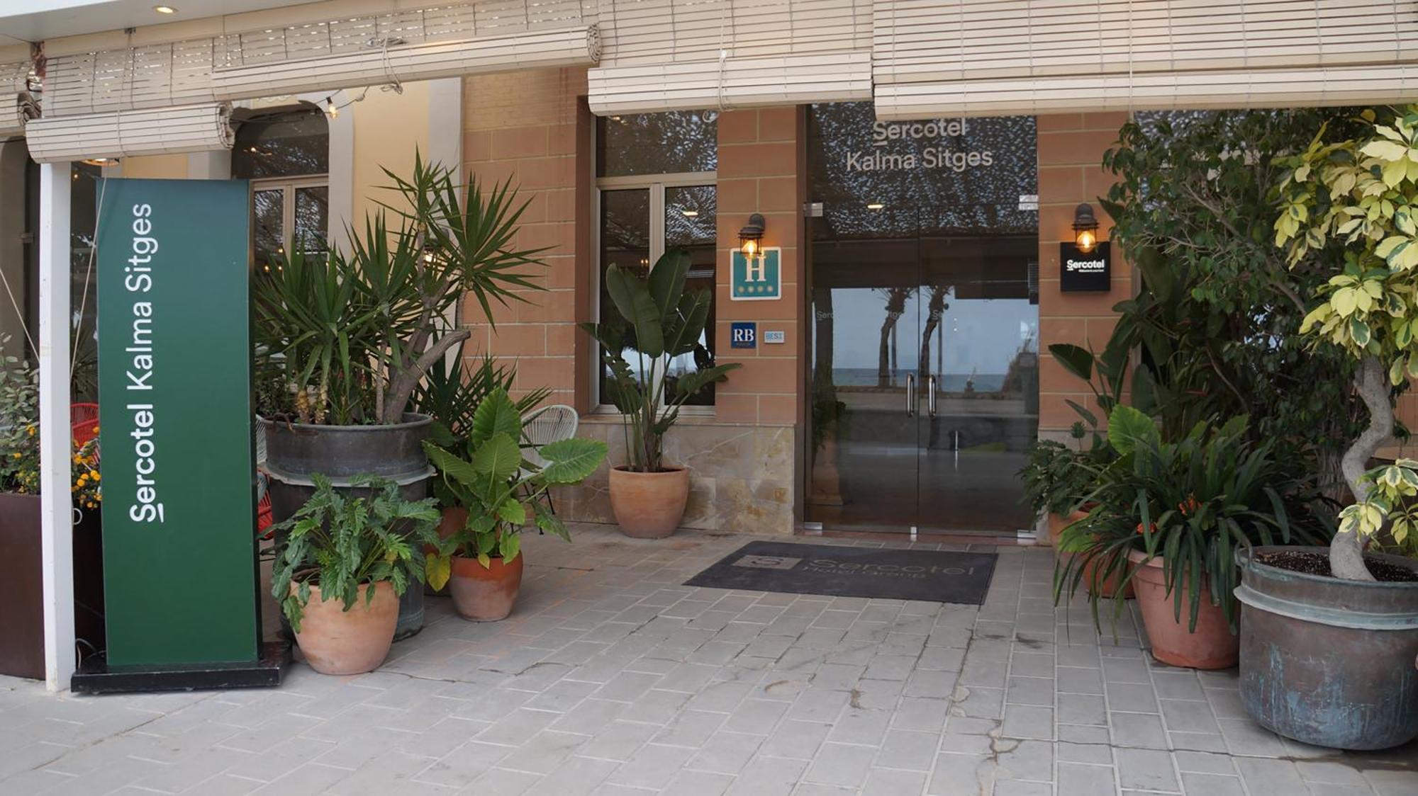 尼娜酒店 锡切斯 外观 照片